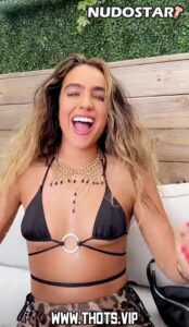 Sommer Ray Brown Hair Small Breasts Straight Actress