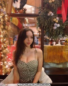 Sophie Mudd Model Busty Petite Female Caucasian Petite
