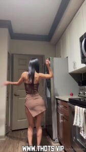 Hanna Zuki Teasing Shaking Ass Brown Eyes Slim Body