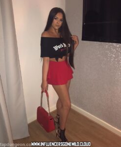 Simonegoodall1 Huge Breasts Brunette Bisexual American