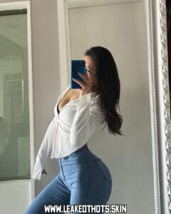 Xiaolajiao_j3 Bisexual Asian Girl Influencer Athletic Body