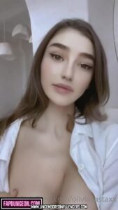 Olivia Casta Busty Caucasian Gorgeous Slim Body Bisexual