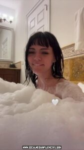 Essaere Beautiful Video Gamer Influencer Tweeter Bisexual