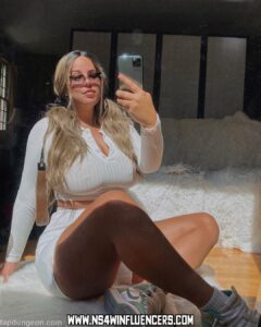 Changoodie Caucasian Influencer Brown Eyes Thick Busty
