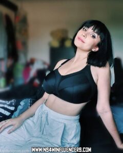 Soheila Clifford Clifford Average Body Actress Brown Eyes