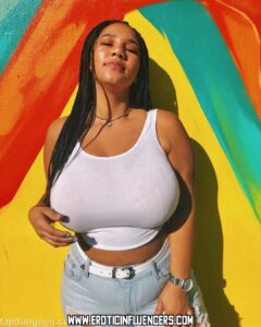 Katelynsade American Boobs Cute Bisexual Huge Huge Boobs