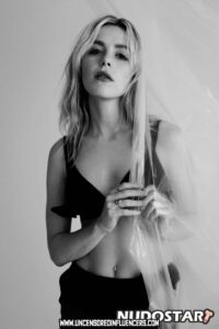 Kiernanshipka Blonde Slim Body Influencer Small Breasts
